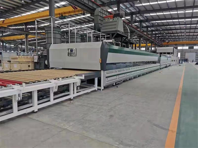 Forno de máquina de têmpera de vidro plano à prova de fogo de tamanho grande Jumbo com tamanho de vidro 3300x6500mm para o mercado coreano com sistema de convecção de ar forçado no forno de aquecimento superior